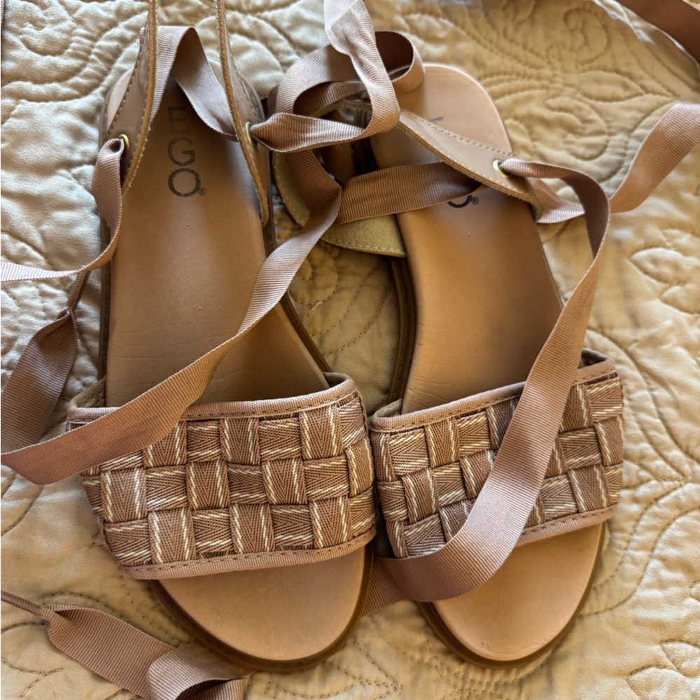 Elegant Moleca Light Brown Woven Sandals